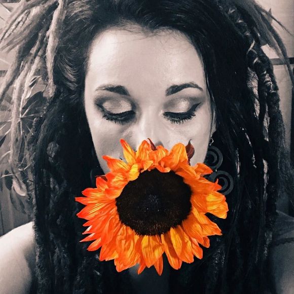 Meet your Posher, Amy - Picture 1 of 1